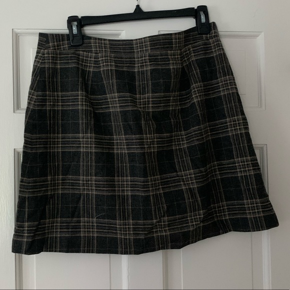 Plaid Buttoned Banana Republic Skirt - Picture 2 of 3